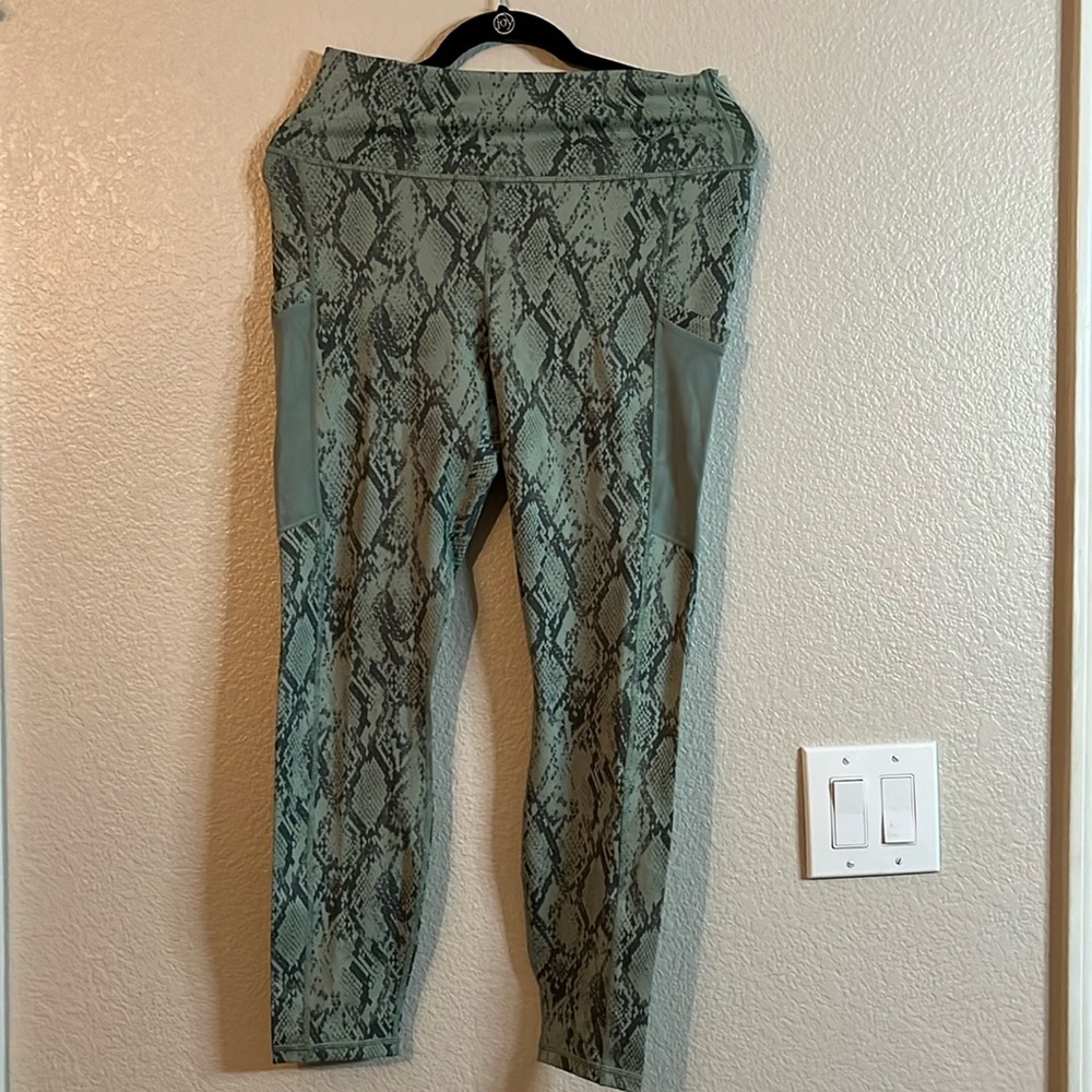 Snake skin leggings from fabletics